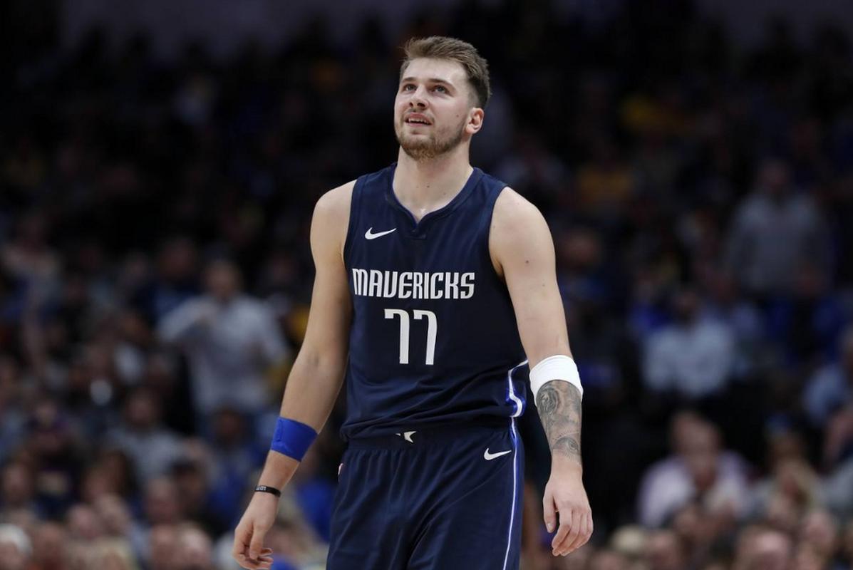 年轻队员向 年轻队员向